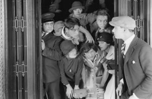 Read more about the article Elevator Pitches: How to Impress in 30 Seconds or Less